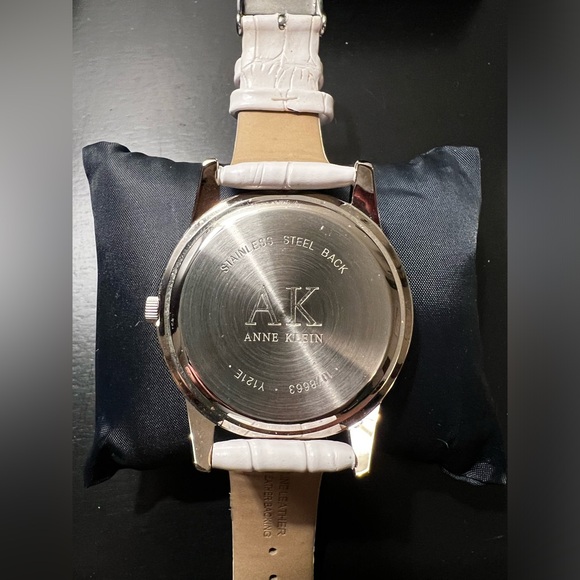 LNIB Anne Klein Womens Watch with Crystals and White Leather Strap - Picture 4 of 9